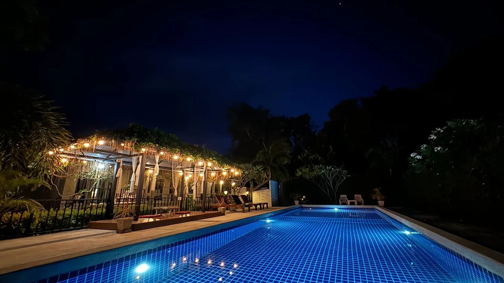 Baan Chainarong Ko Lanta 0*,